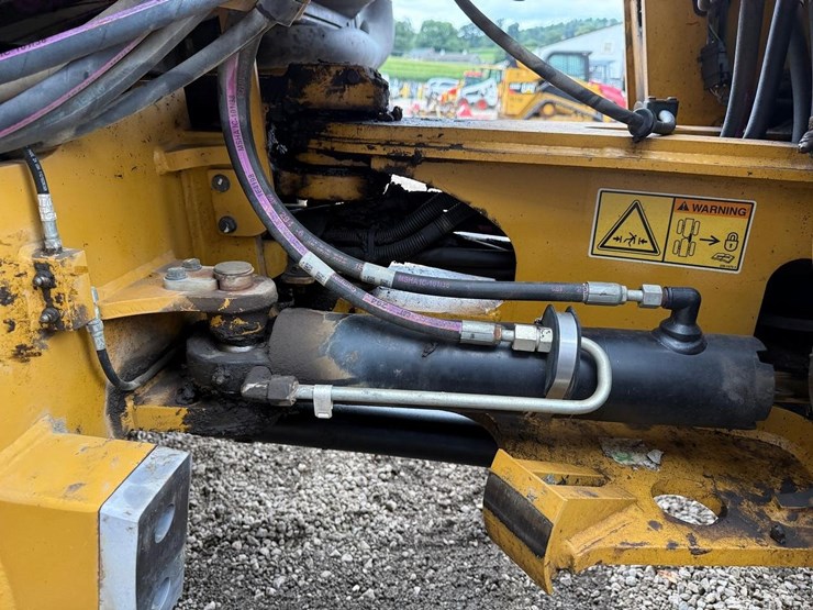 2019-caterpillar-908m-image-12