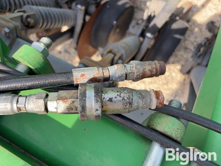 john-deere-1590-image-11