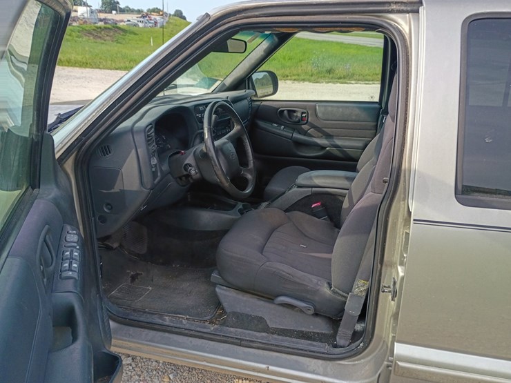 2003-chevrolet-blazer-image-28