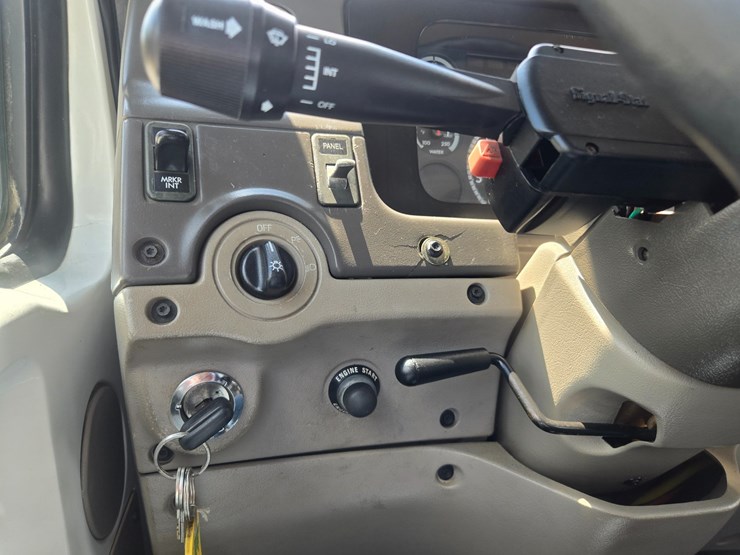 2005-sterling-l9500-image-57