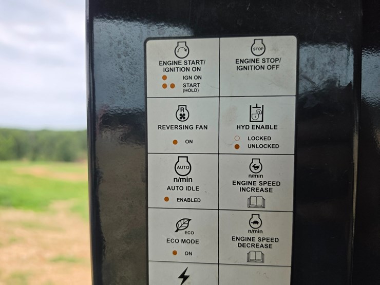 2015-deere-700k-image-44