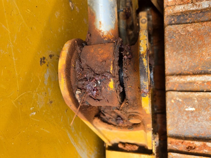 2005-caterpillar-d5n-xl-image-47