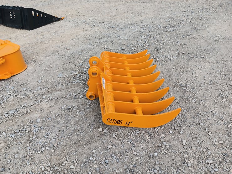 #l75-028-•-future-44"-rake-excavator-attachment-image-4