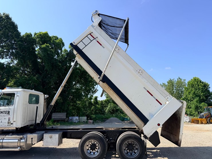 2016-western-star-4700-image-28