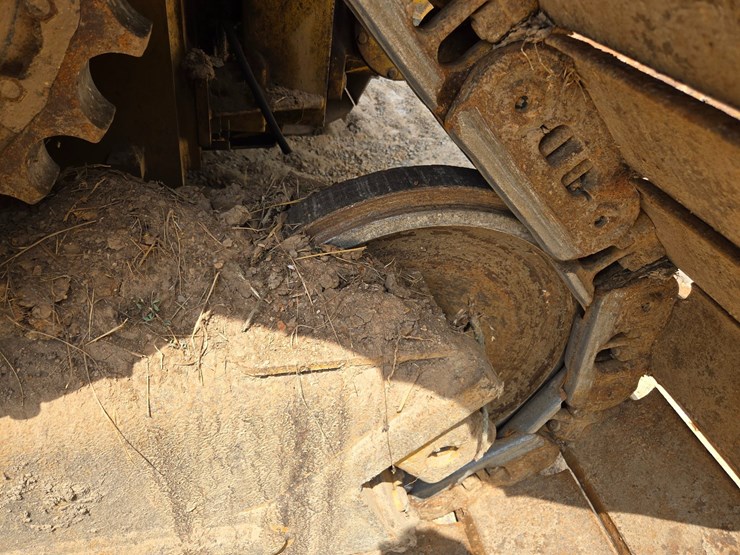 2019-caterpillar-d6-image-64