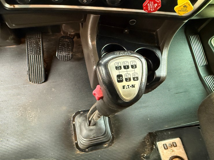2014-kenworth-t800-image-21