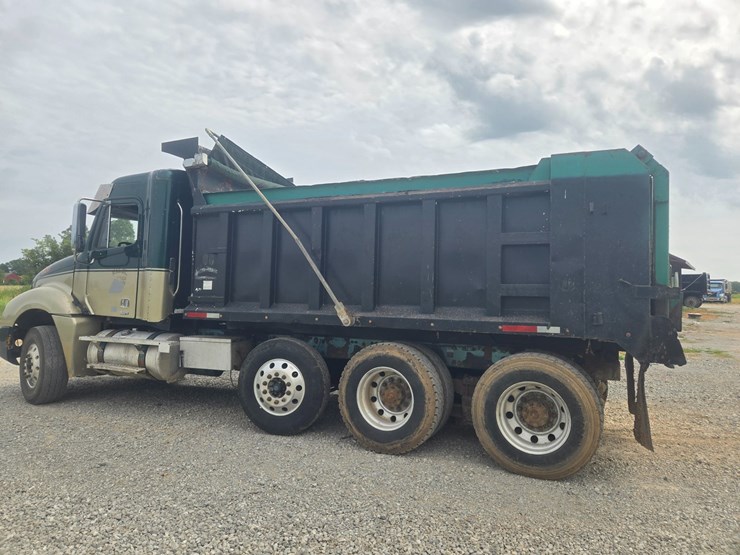 2009-freightliner-columbia-120-image-6