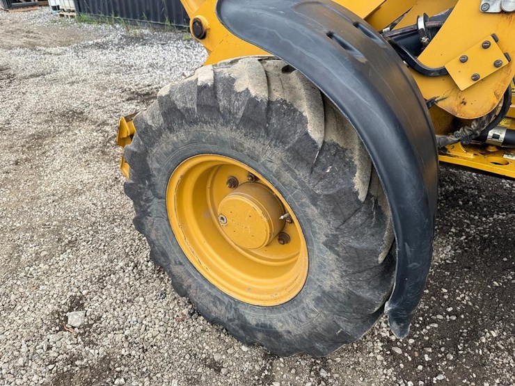 2019-caterpillar-908m-image-17