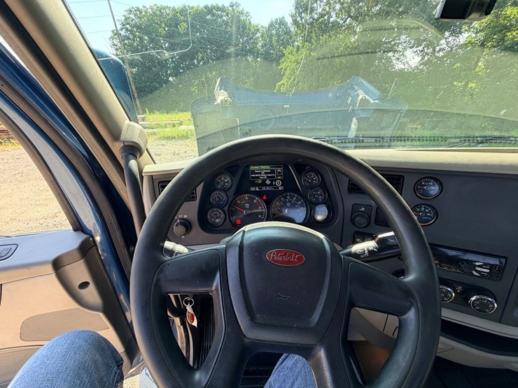 2021-peterbilt-579-image-119