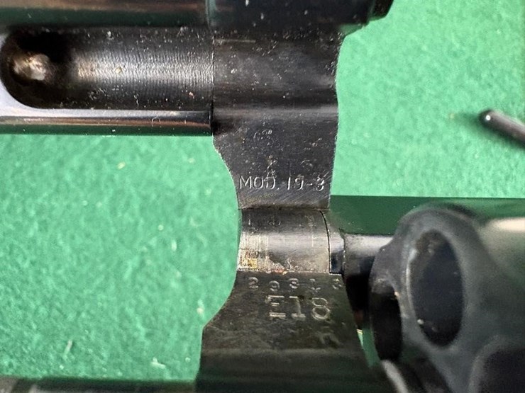 smith-&-wesson-mdl.19-3-357-mag-revolver-image-10