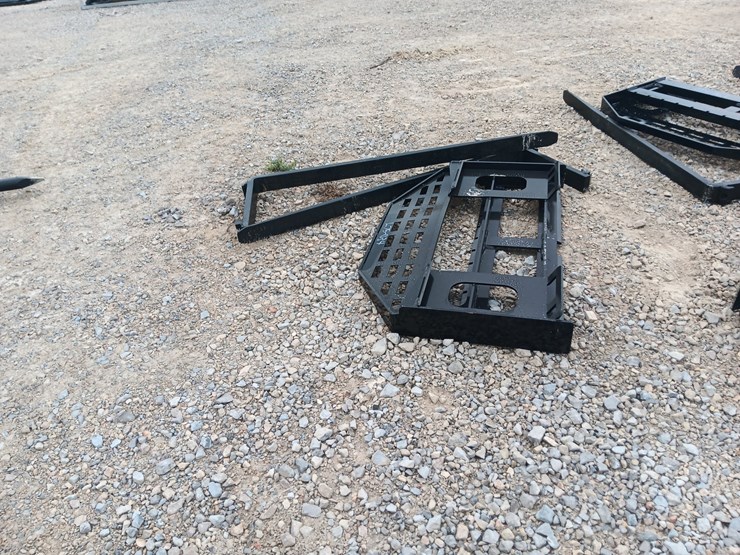 #l75-034-•-future-pallet-fork-skid-steer-attachment-image-2
