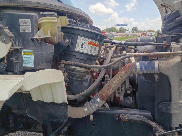 2008-freightliner-m2-106-image-26