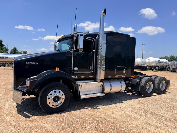 2010-kenworth-t800-image-3
