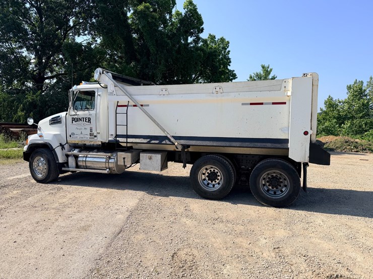2016-western-star-4700-image-9