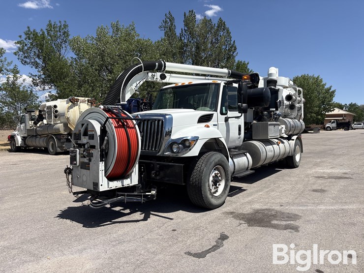 2009-international-workstar-7400-image-1
