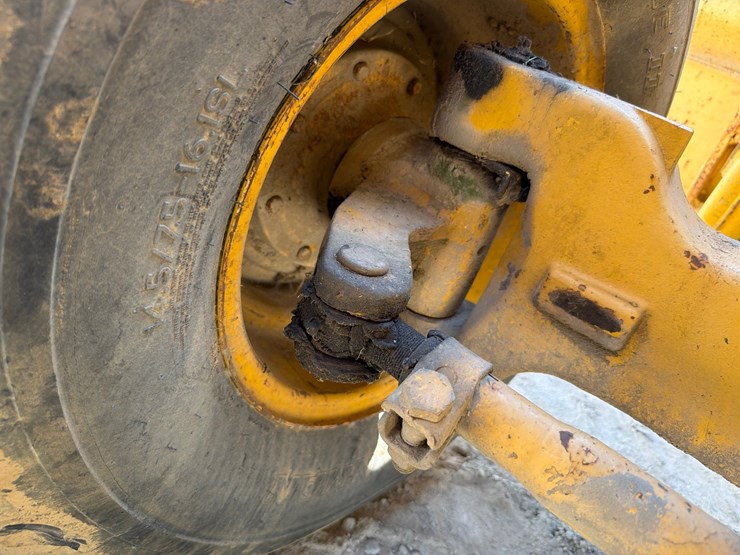 2000-deere-710d-image-148