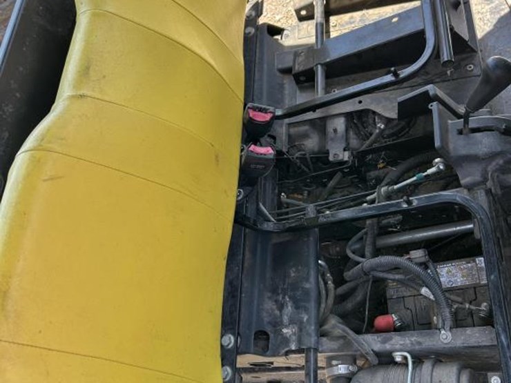 john-deere-gator-hpx615e-image-12