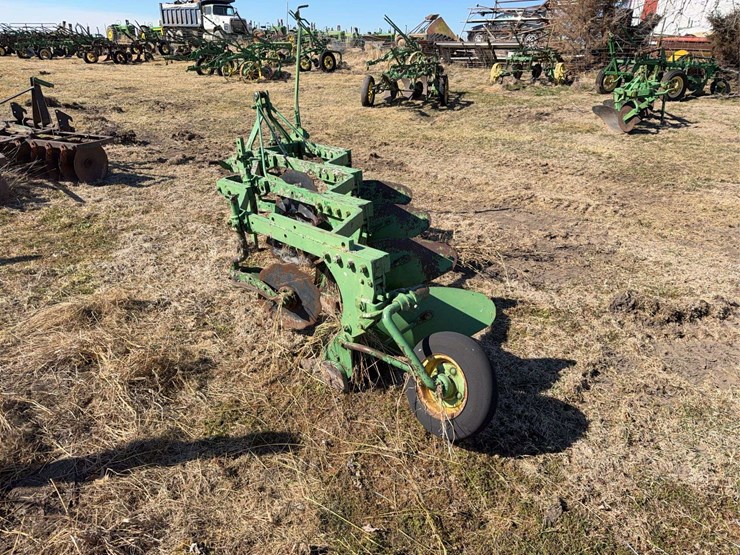 john-deere-three-point-four-bottom-plow-image-3