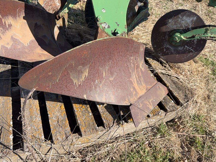 john-deere-no.-44-three-point-three-bottom-plow-image-12