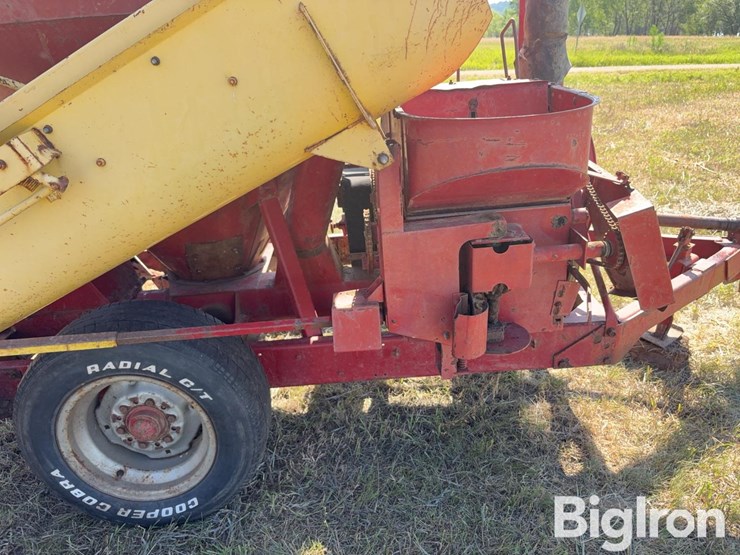 new-holland-352-image-12