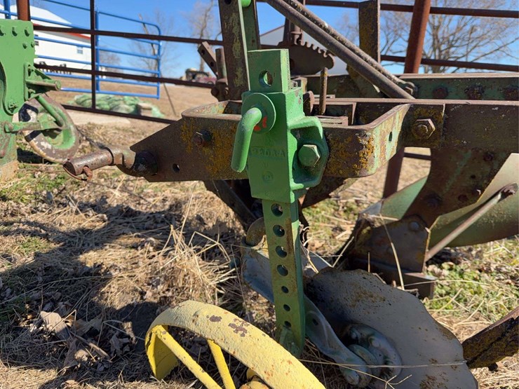 john-deere-three-point-two-bottom-plow-image-24