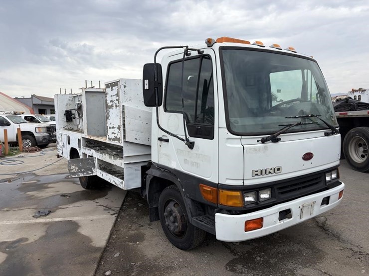 2002-hino-fb1817-image-2