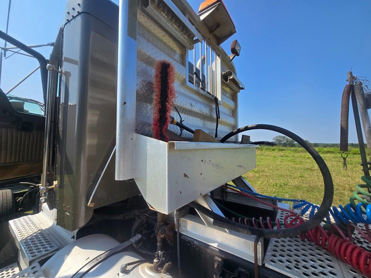 2002-kenworth-w900-image-85