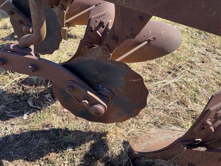 john-deere-pull-type-three-bottom-plow-image-28