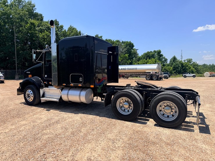 2010-kenworth-t800-image-9