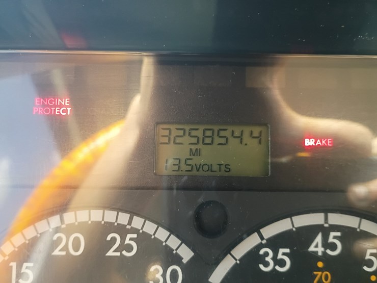2008-freightliner-m2-106-image-56