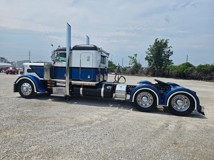 2000-peterbilt-379-image-14