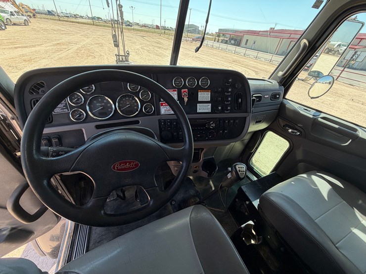 2014-peterbilt-367-image-25