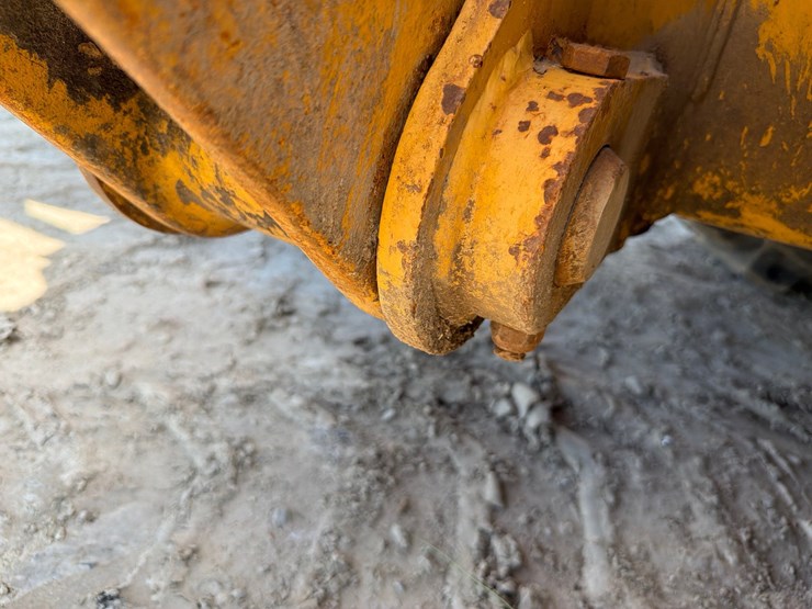2000-deere-710d-image-100