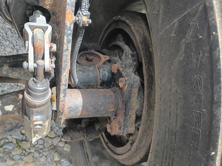 2008-freightliner-m2-106-image-90