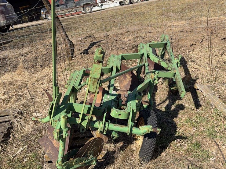 john-deere-no.-44-three-point-three-bottom-plow-image-8