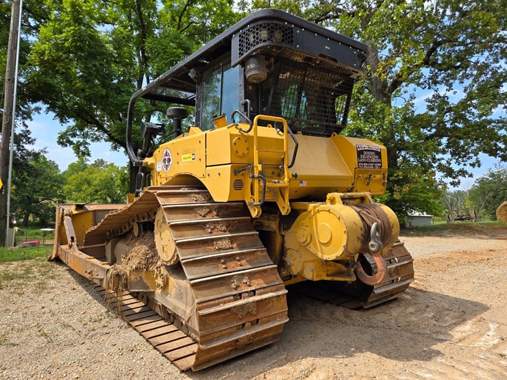 2019-caterpillar-d6-image-8