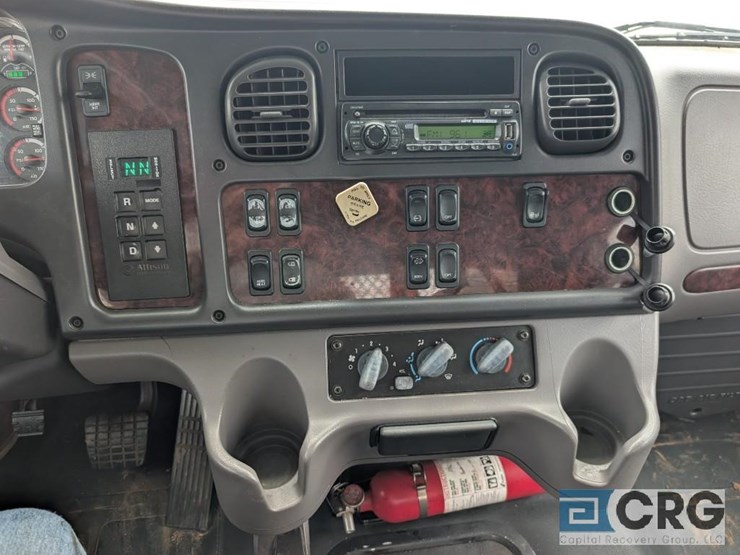 2012-freightliner-m2-stakebed-truck-image-11