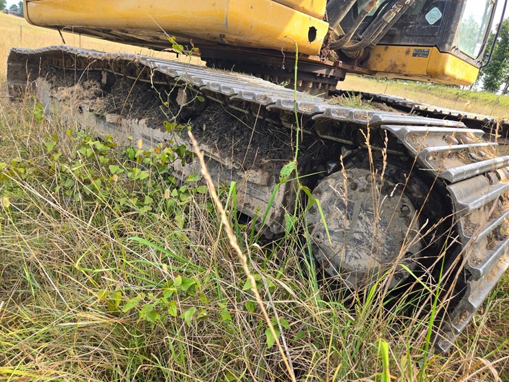 2019-caterpillar-320-image-78