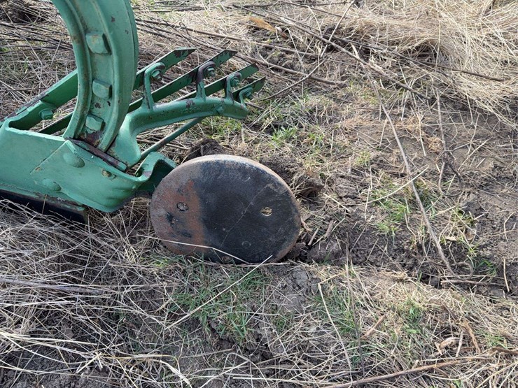 john-deere-pull-type-two-bottom-plow-image-19