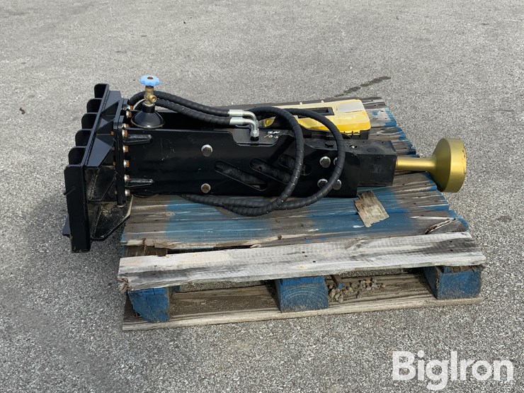 2025-massey-ferguson-730-image-4