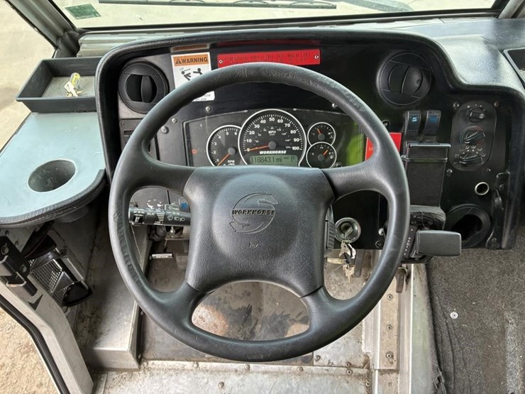 2008-workhorse-w62-image-21