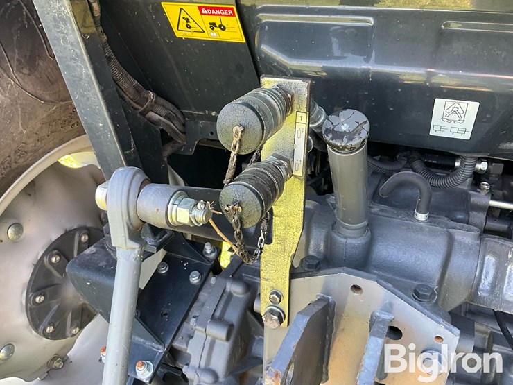 2016-massey-ferguson-1736-image-13