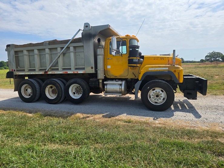 2002-mack-rd688s-image-21