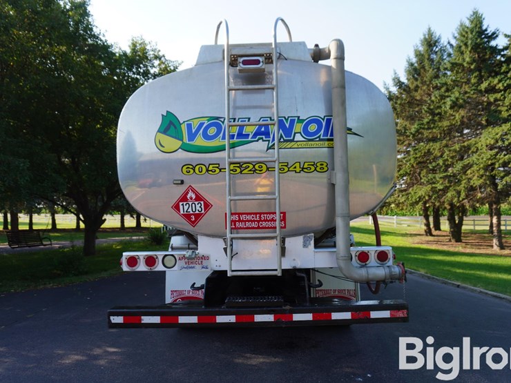 2004-peterbilt-330-image-6