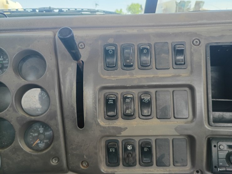 2007-mack-chn613-image-57