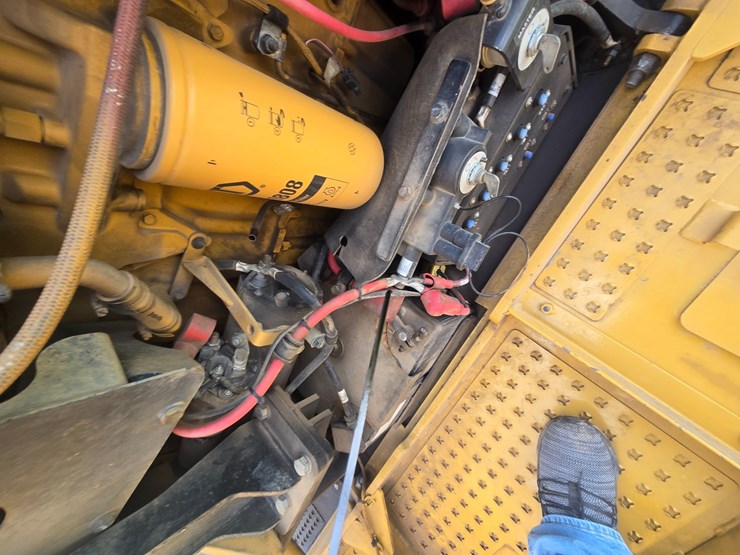 2015-caterpillar-521b-image-25