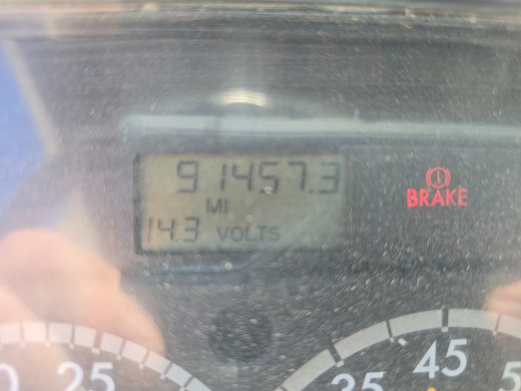 2001-freightliner-fl70-image-54