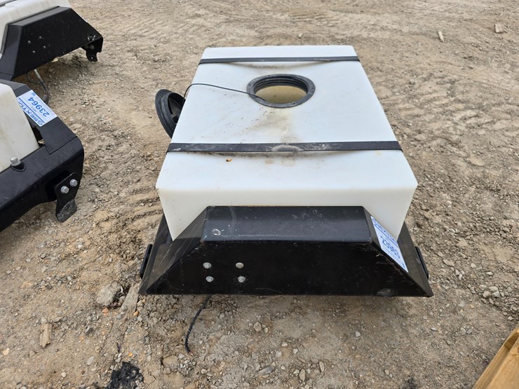 #23963-•-sprayer-tank-skid-steer-roof-mount-image-7