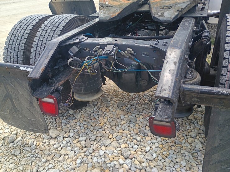 2008-freightliner-m2-106-image-77