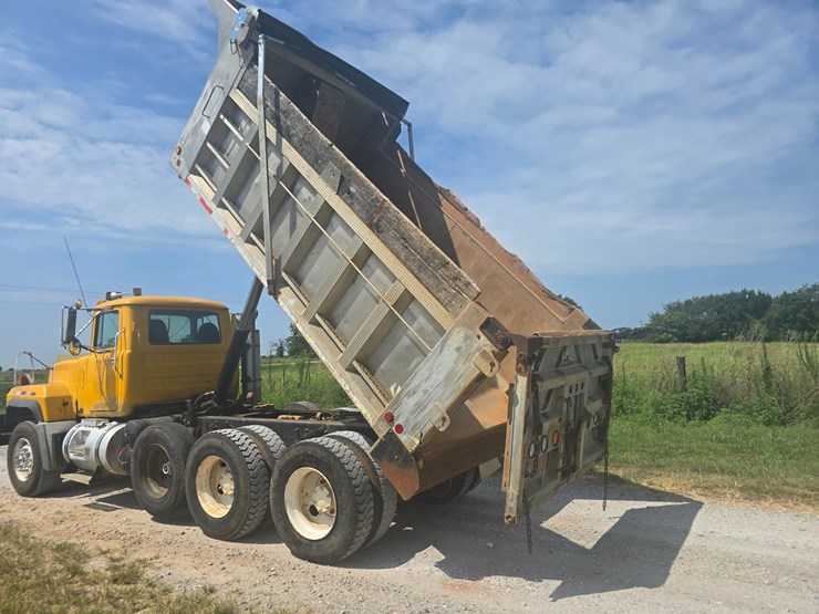 2002-mack-rd688s-image-33